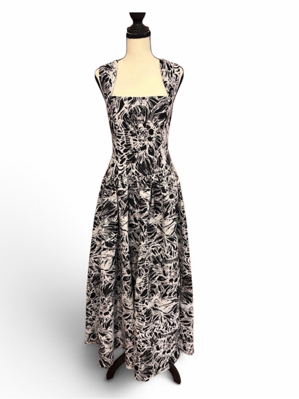 Elliatt Louise Black & White Floral Maxi Anthropologie size Medium - Picture 2 of 9